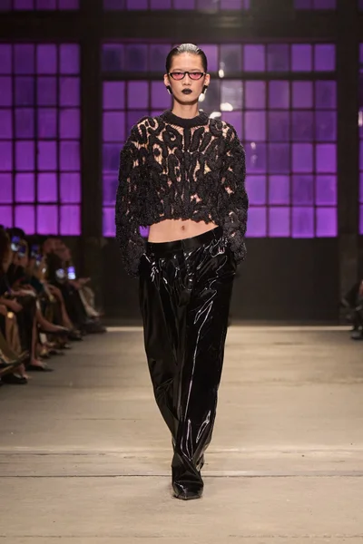 Look 16